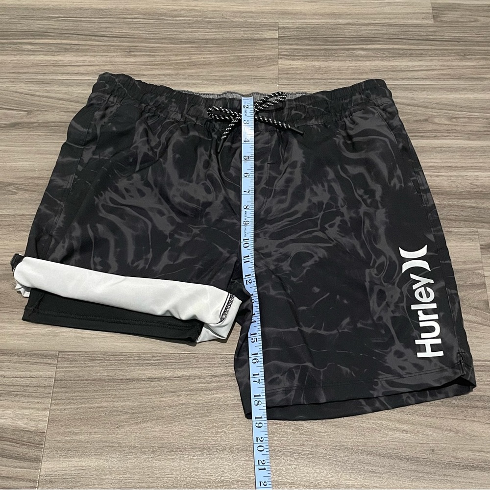 NWOT HURLEY Active shorts with inner lining
